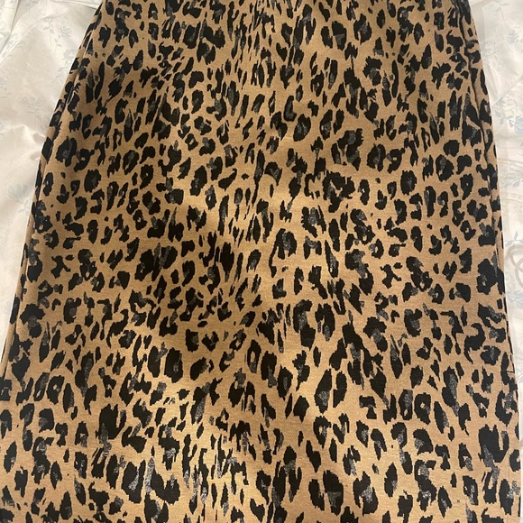 Worthington leopard skirt over knee 30 inch west 29 length from top side slit - Picture 2 of 8
